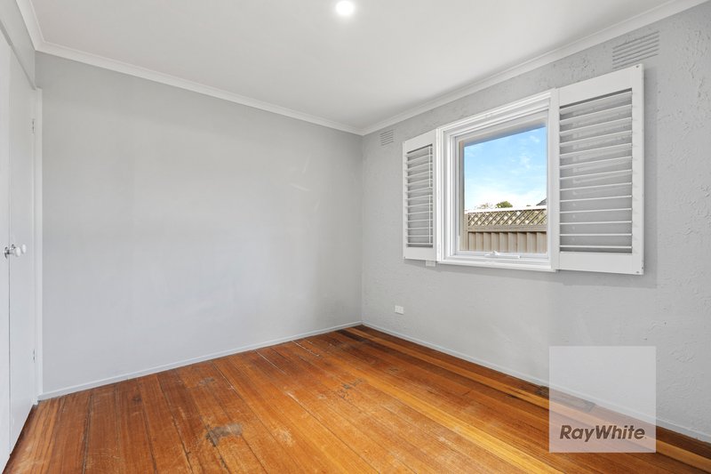 Photo - 1 Landy Close, Mill Park VIC 3082 - Image 7