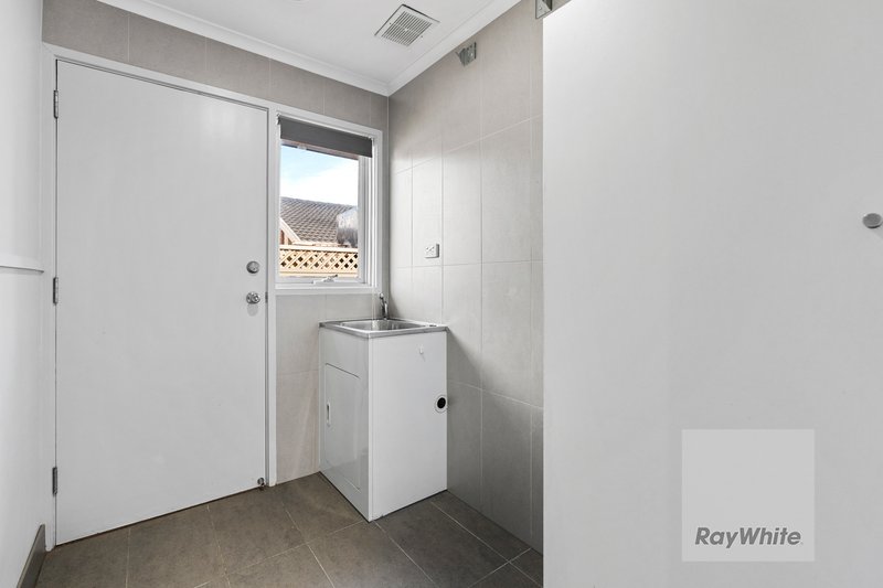 Photo - 1 Landy Close, Mill Park VIC 3082 - Image 9