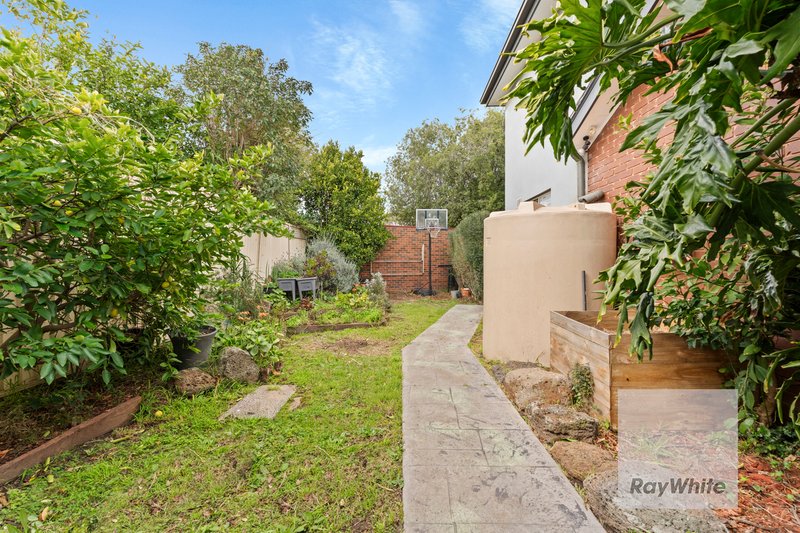 Photo - 1 Landy Close, Mill Park VIC 3082 - Image 19