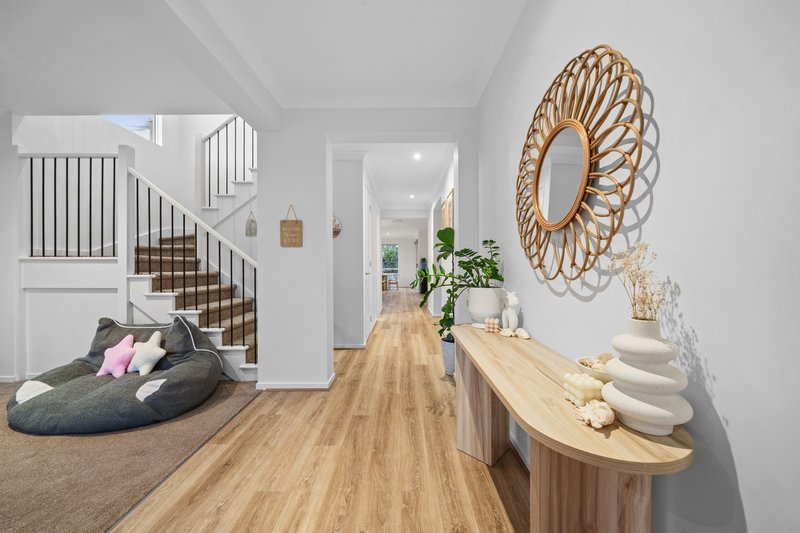 Photo - 1 Leafy Close, Burleigh Waters QLD 4220 - Image 4