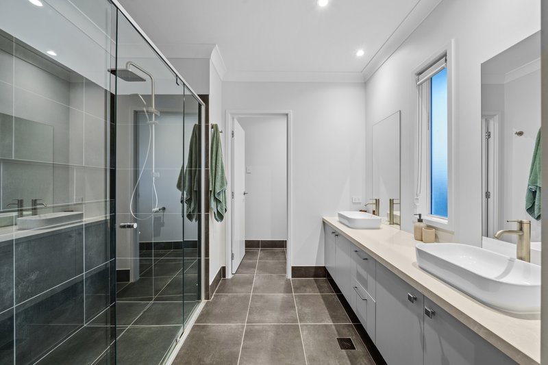 Photo - 1 Leafy Close, Burleigh Waters QLD 4220 - Image 13