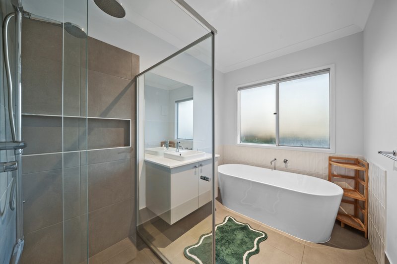 Photo - 1 Leafy Close, Burleigh Waters QLD 4220 - Image 16