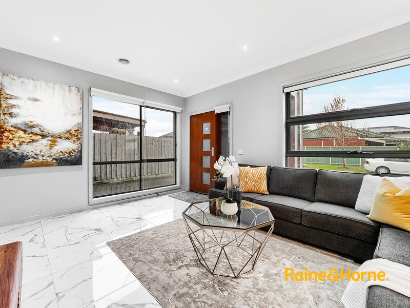 Photo - 1 Lemon Thyme Way, Lynbrook VIC 3975 - Image 4