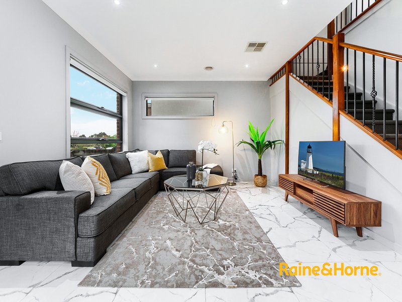 Photo - 1 Lemon Thyme Way, Lynbrook VIC 3975 - Image 5