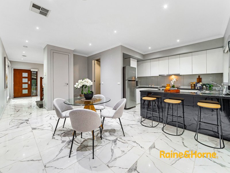 Photo - 1 Lemon Thyme Way, Lynbrook VIC 3975 - Image 6