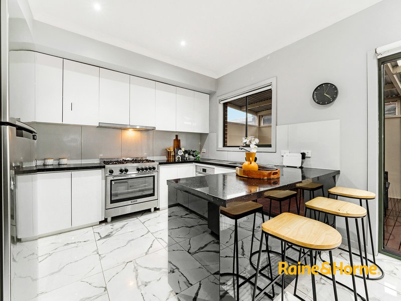 Photo - 1 Lemon Thyme Way, Lynbrook VIC 3975 - Image 8