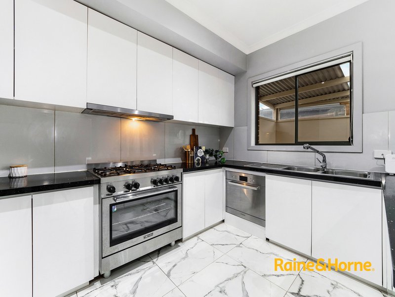 Photo - 1 Lemon Thyme Way, Lynbrook VIC 3975 - Image 9