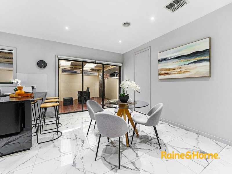 Photo - 1 Lemon Thyme Way, Lynbrook VIC 3975 - Image 12