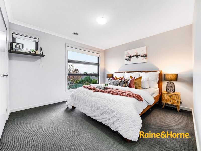 Photo - 1 Lemon Thyme Way, Lynbrook VIC 3975 - Image 15