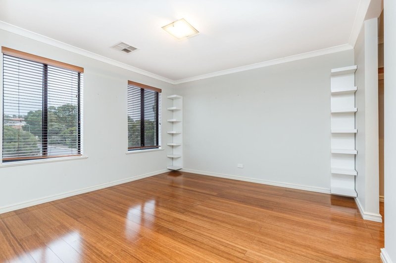 Photo - 1 Leschenault Boulevard, Lake Coogee WA 6166 - Image 4