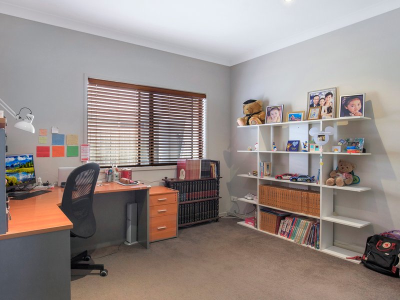 Photo - 1 Livingston Court, Aspley QLD 4034 - Image 7