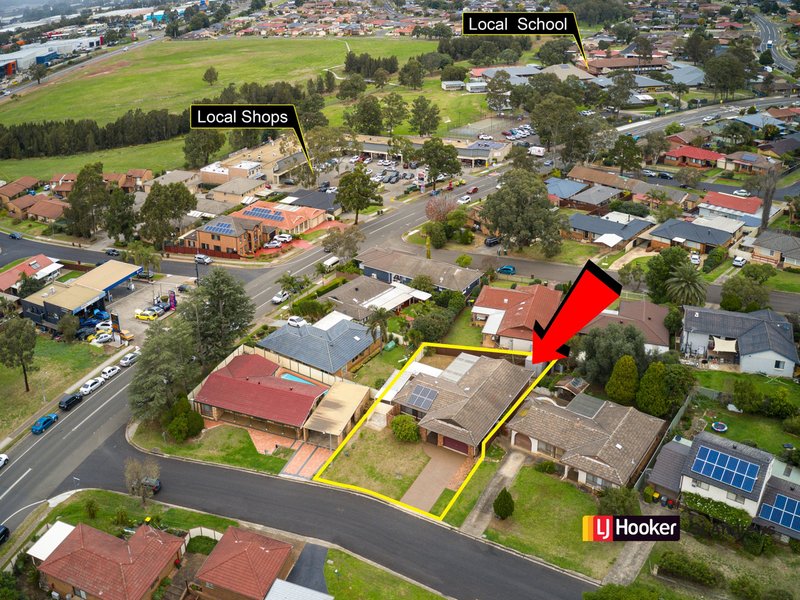 Photo - 1 Lochinver Place, St Andrews NSW 2566 - Image 3