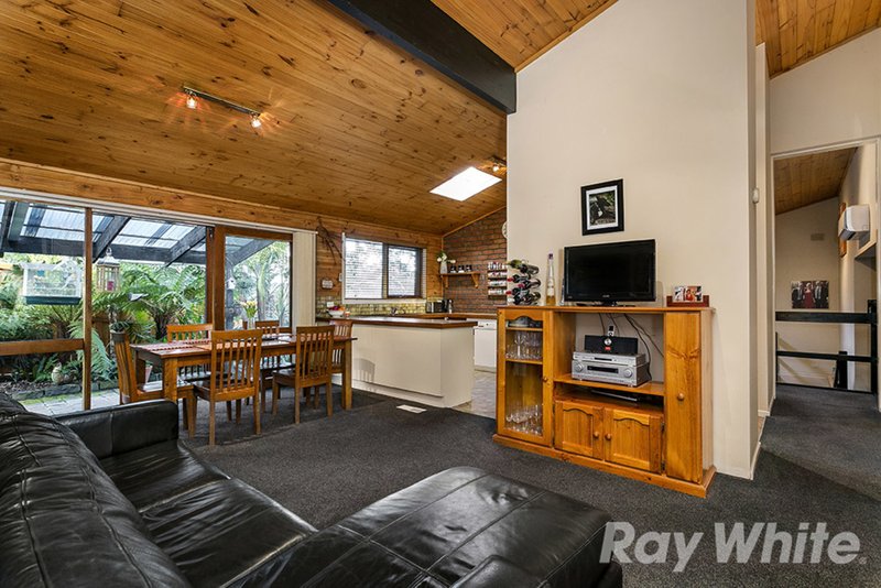 Photo - 1 Locksley Chase, Vermont VIC 3133 - Image 3