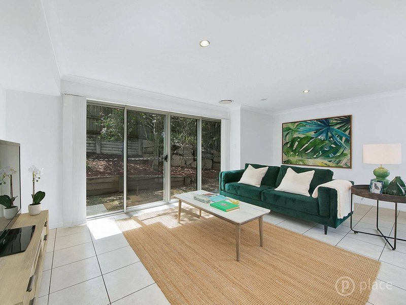 Photo - 1 Lomandra Place, Chapel Hill QLD 4069 - Image 3