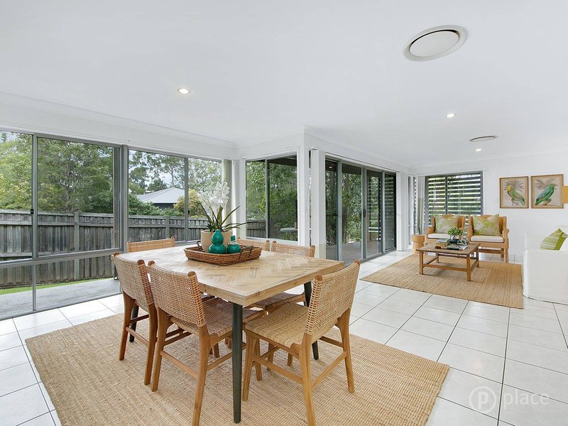 Photo - 1 Lomandra Place, Chapel Hill QLD 4069 - Image 7