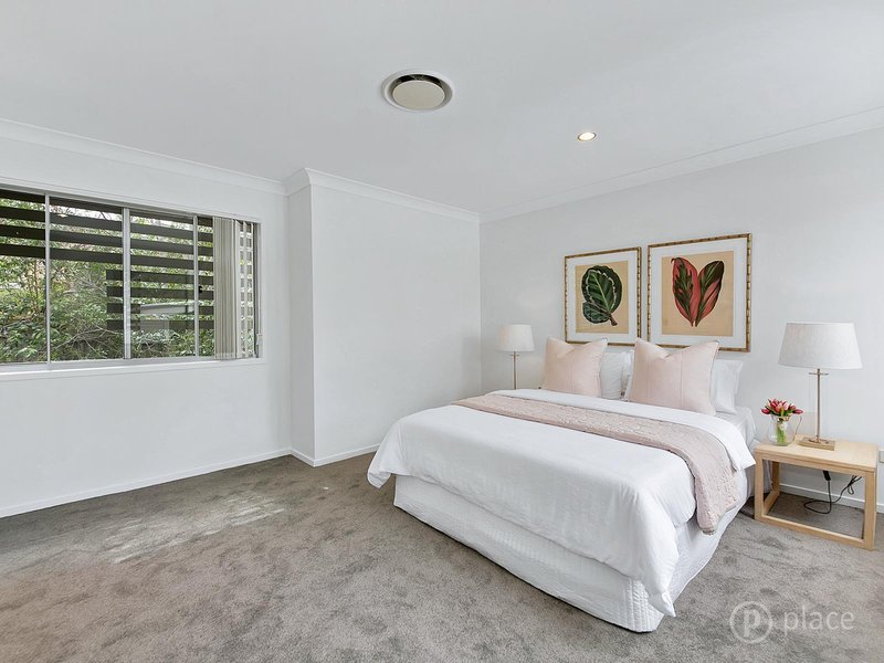 Photo - 1 Lomandra Place, Chapel Hill QLD 4069 - Image 8