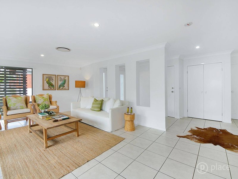 Photo - 1 Lomandra Place, Chapel Hill QLD 4069 - Image 10