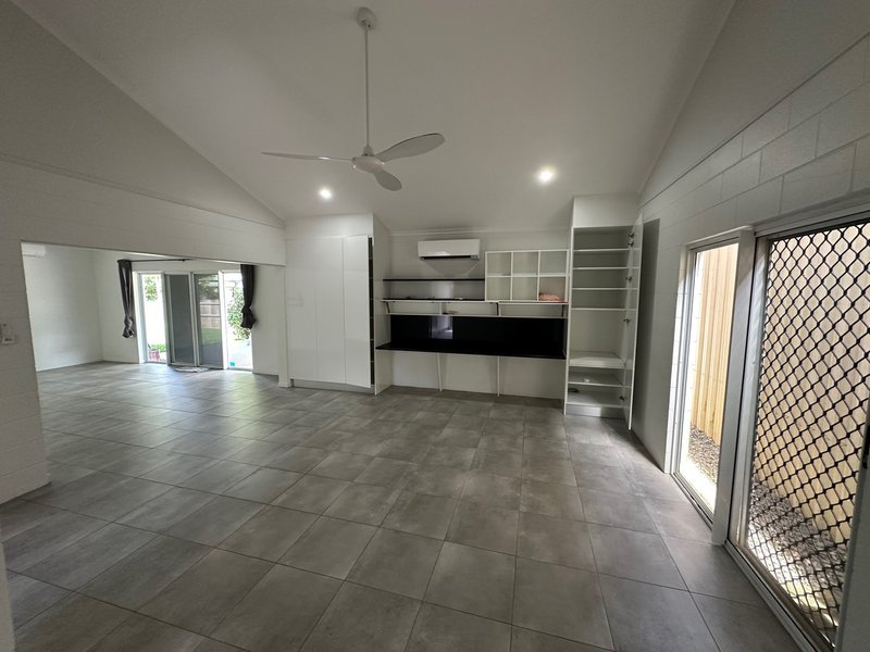 Photo - 1 Lorraine Close, Bentley Park QLD 4869 - Image 6