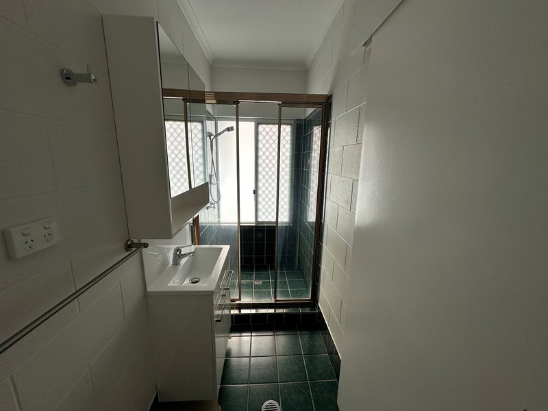 Photo - 1 Lorraine Close, Bentley Park QLD 4869 - Image 9