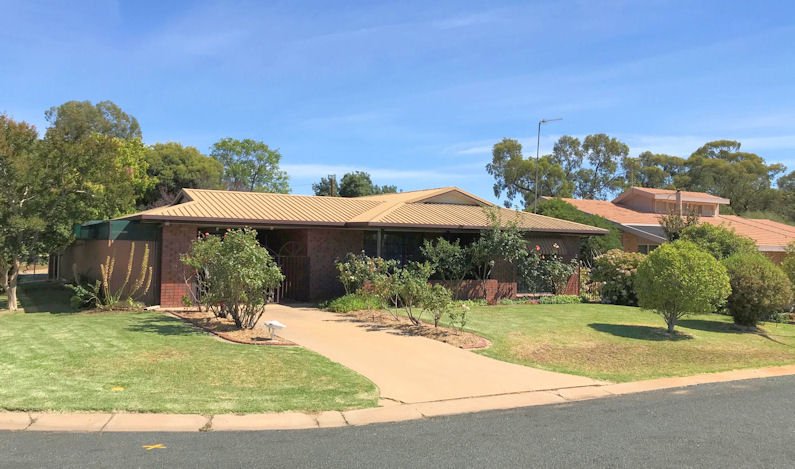 Photo - 1 Lucas Court, Deniliquin NSW 2710 - Image 1