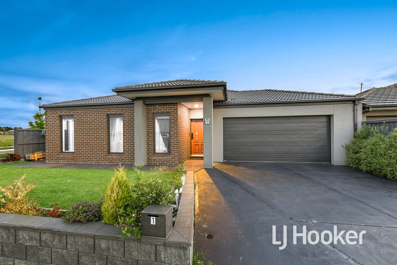 1 Lucknow Street, Cranbourne West VIC 3977