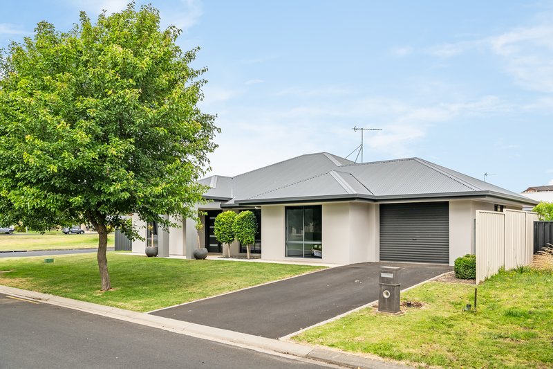 Photo - 1 Lumidin Boulevard, Mount Gambier SA 5290 - Image 2