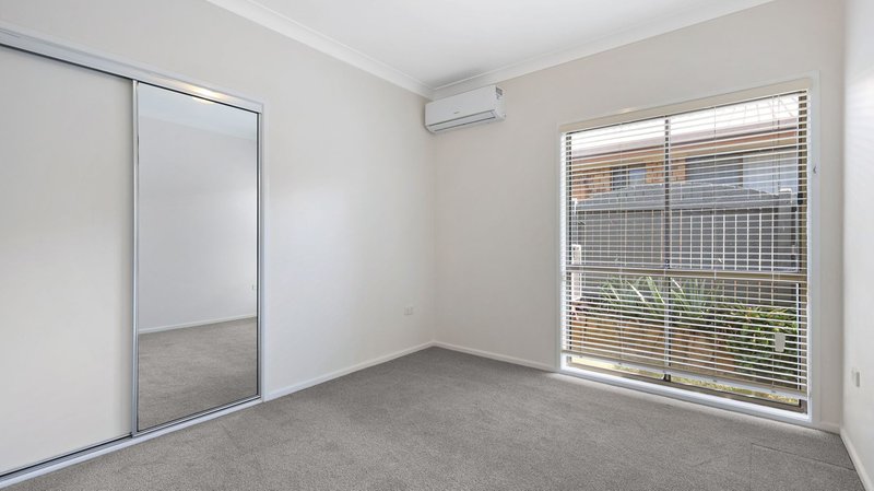 Photo - 1 Luxford Street, Kearneys Spring QLD 4350 - Image 16