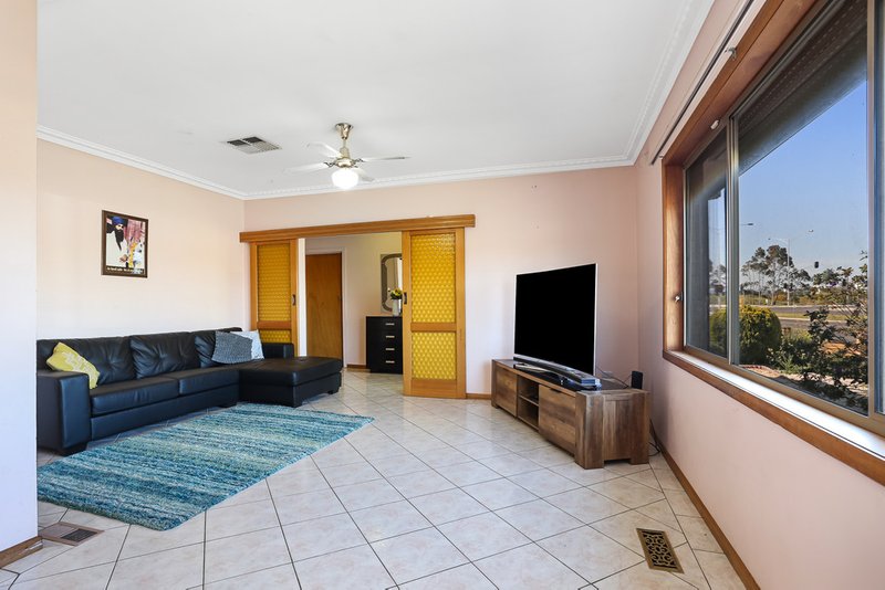 Photo - 1 Lynette Crescent, Lalor VIC 3075 - Image 2