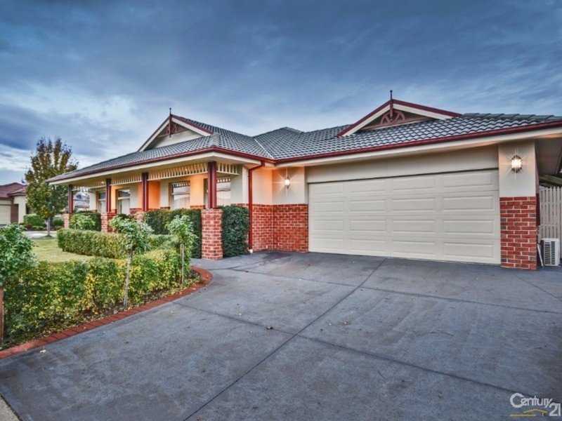 1 Lyrebird Avenue, Pakenham VIC 3810