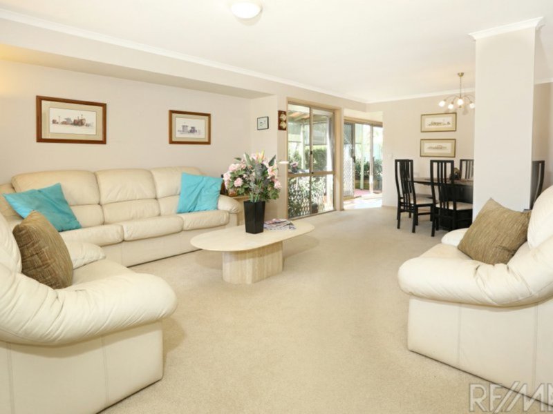 Photo - 1 Macallan St , Merrimac QLD 4226 - Image 5