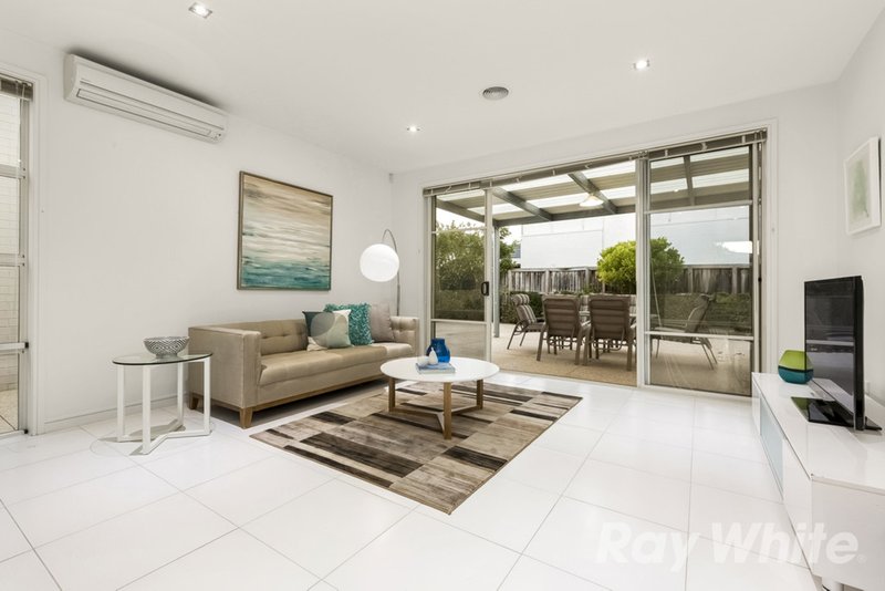 Photo - 1 Macaulay Place, Mulgrave VIC 3170 - Image 2