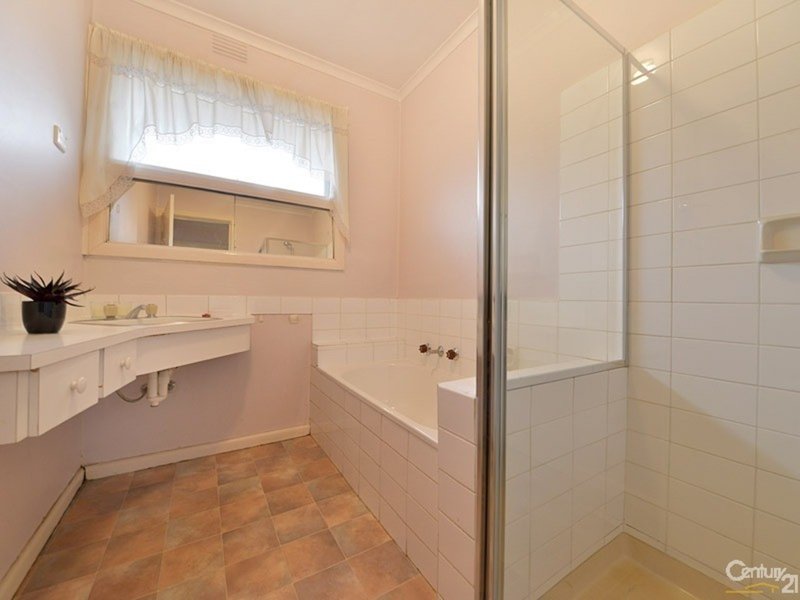 Photo - 1 Mack Crescent, Clarinda VIC 3169 - Image 6