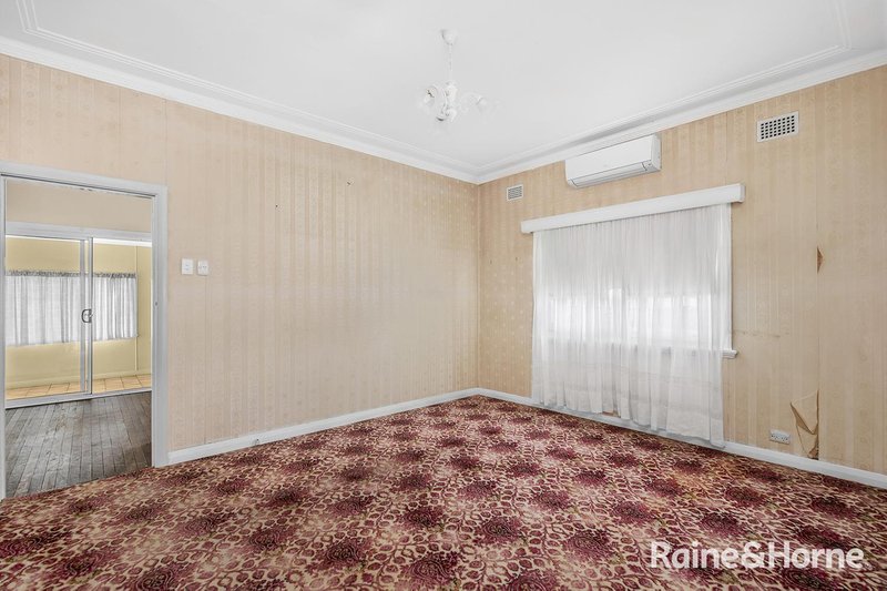 Photo - 1 Macquarie Street, Belmont NSW 2280 - Image 11