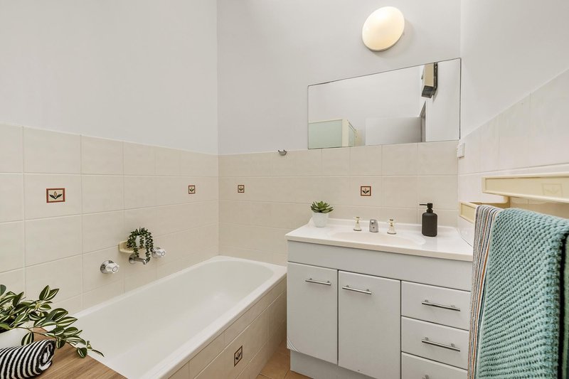 Photo - 1 Magennis Place, Latham ACT 2615 - Image 15