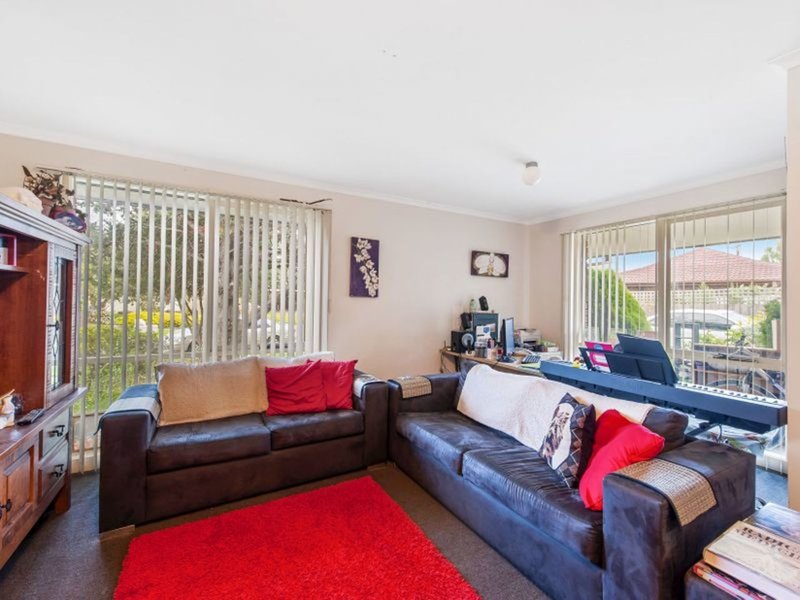 Photo - 1 Magpie Court, Werribee VIC 3030 - Image 2