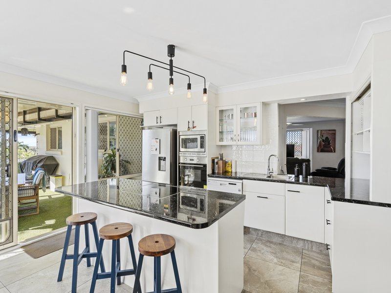 Photo - 1 Maldon Court, Helensvale QLD 4212 - Image 5