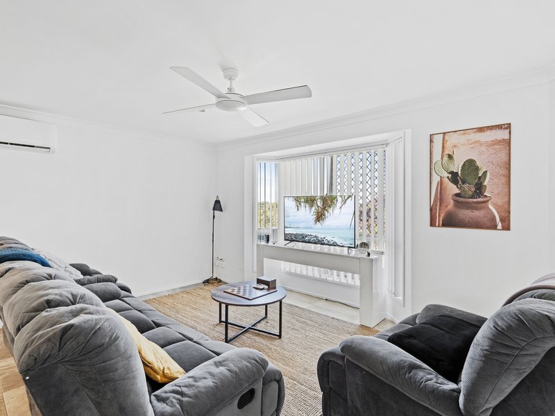 Photo - 1 Maldon Court, Helensvale QLD 4212 - Image 6