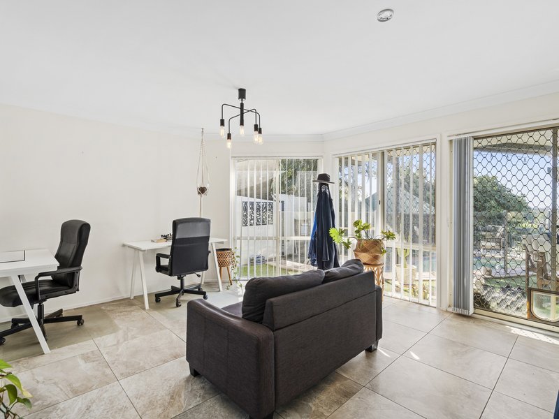 Photo - 1 Maldon Court, Helensvale QLD 4212 - Image 9