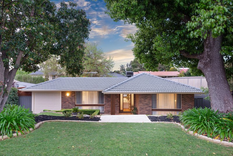 1 Mandalay Drive, Happy Valley SA 5159