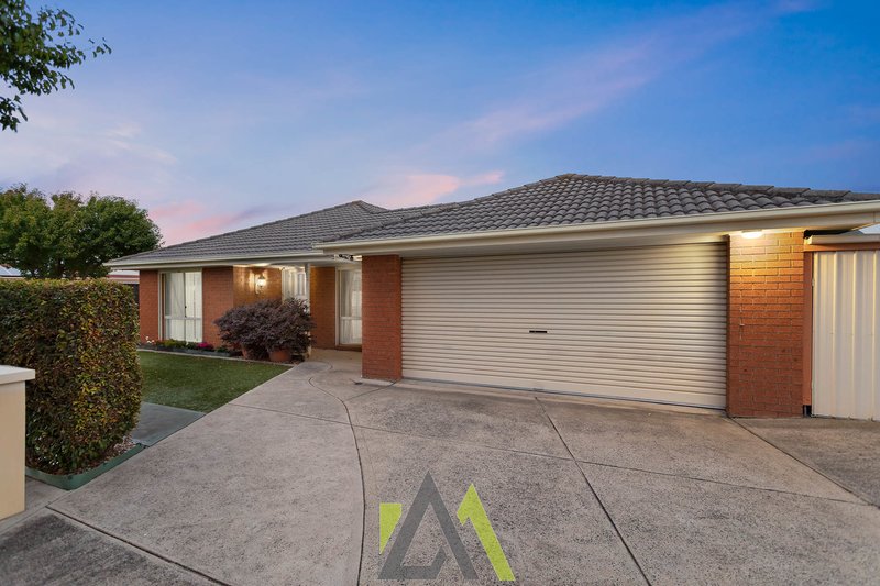 1 Margot Court, Cranbourne North VIC 3977