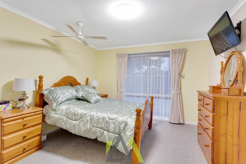 Photo - 1 Margot Court, Cranbourne North VIC 3977 - Image 12