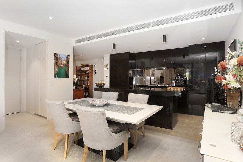 Photo - 1 Marina Drive, Benowa QLD 4217 - Image 1