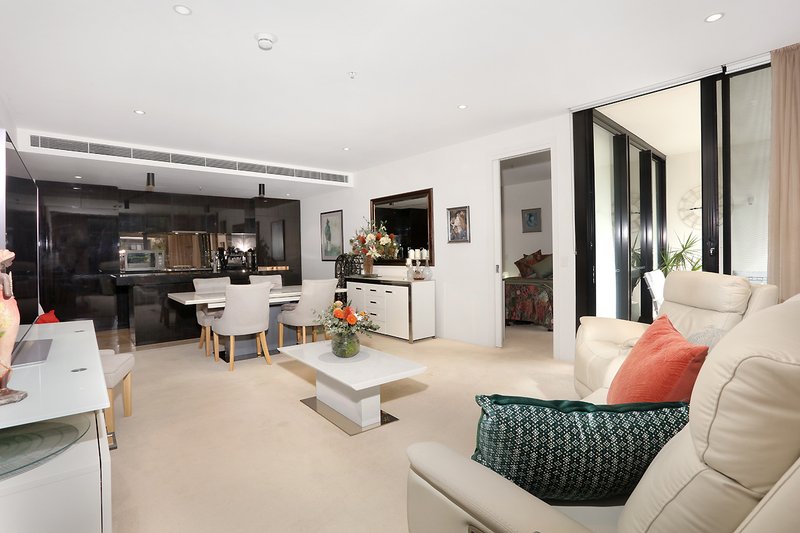 Photo - 1 Marina Drive, Benowa QLD 4217 - Image 2