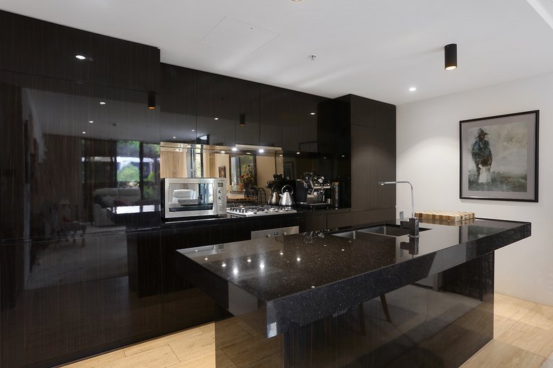 Photo - 1 Marina Drive, Benowa QLD 4217 - Image 3