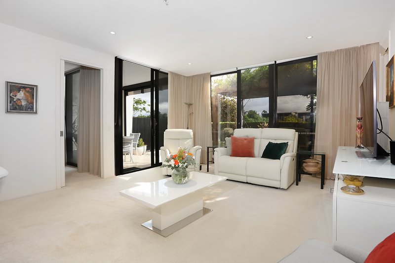 Photo - 1 Marina Drive, Benowa QLD 4217 - Image 5