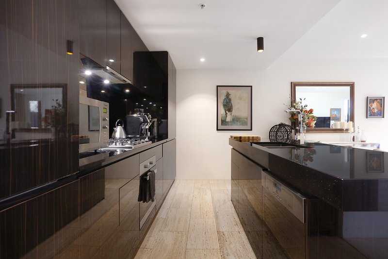 Photo - 1 Marina Drive, Benowa QLD 4217 - Image 7