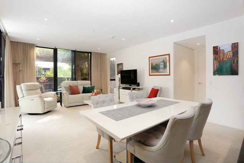 Photo - 1 Marina Drive, Benowa QLD 4217 - Image 9