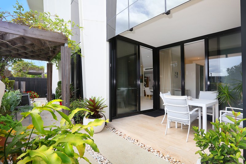 Photo - 1 Marina Drive, Benowa QLD 4217 - Image 17