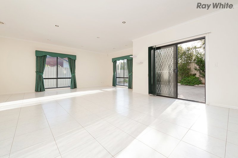 Photo - 1 Mariner Court, Taylors Lakes VIC 3038 - Image 5