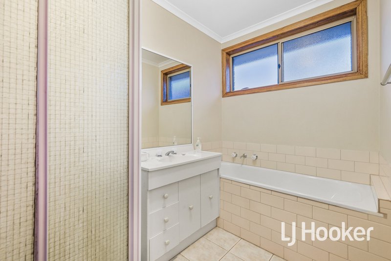 Photo - 1 Mark Place, Pakenham VIC 3810 - Image 6